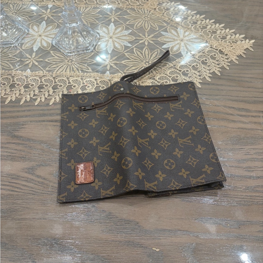 Louis Vuitton Brown Monogram Clutch - Picture 4 of 5